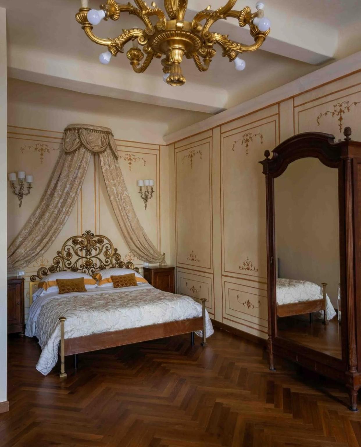 Palazzo Lari Sarzana Hotell Exteriör bild