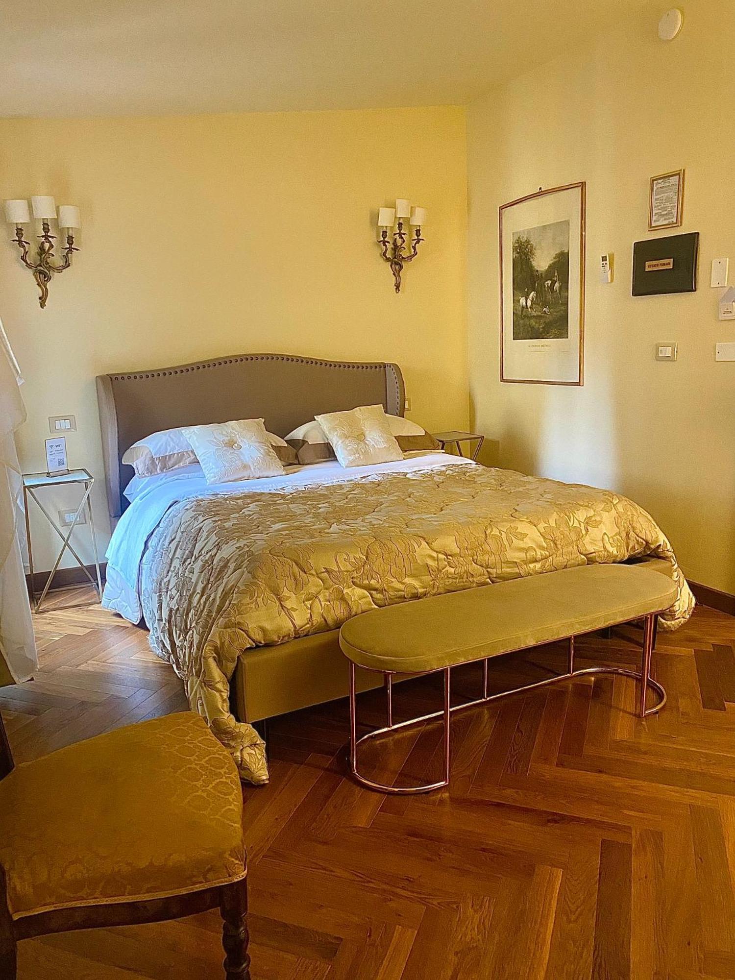 Palazzo Lari Sarzana Hotell Exteriör bild