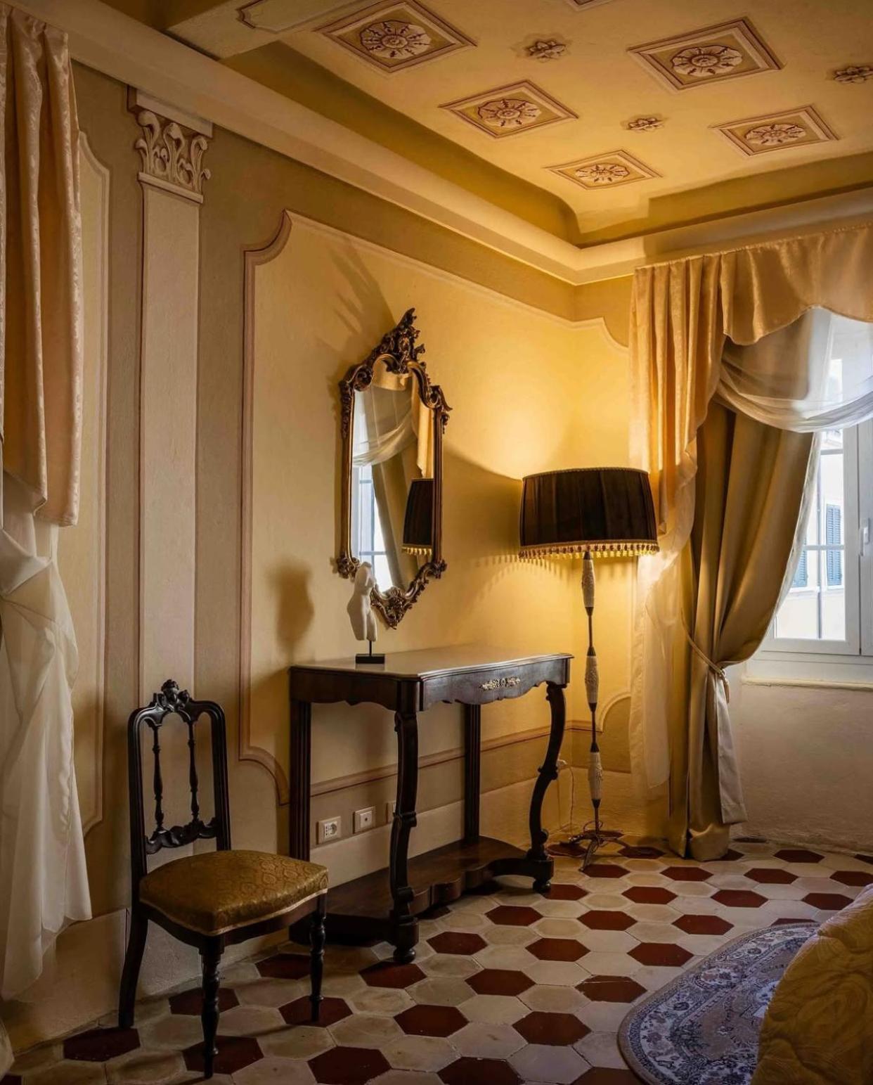Palazzo Lari Sarzana Hotell Exteriör bild