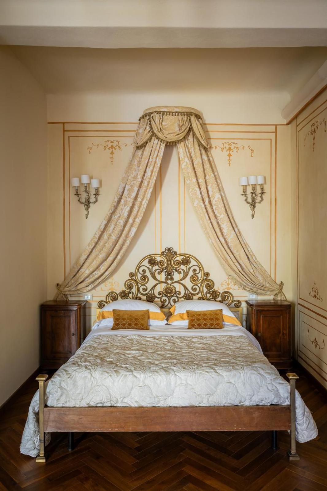 Palazzo Lari Sarzana Hotell Exteriör bild