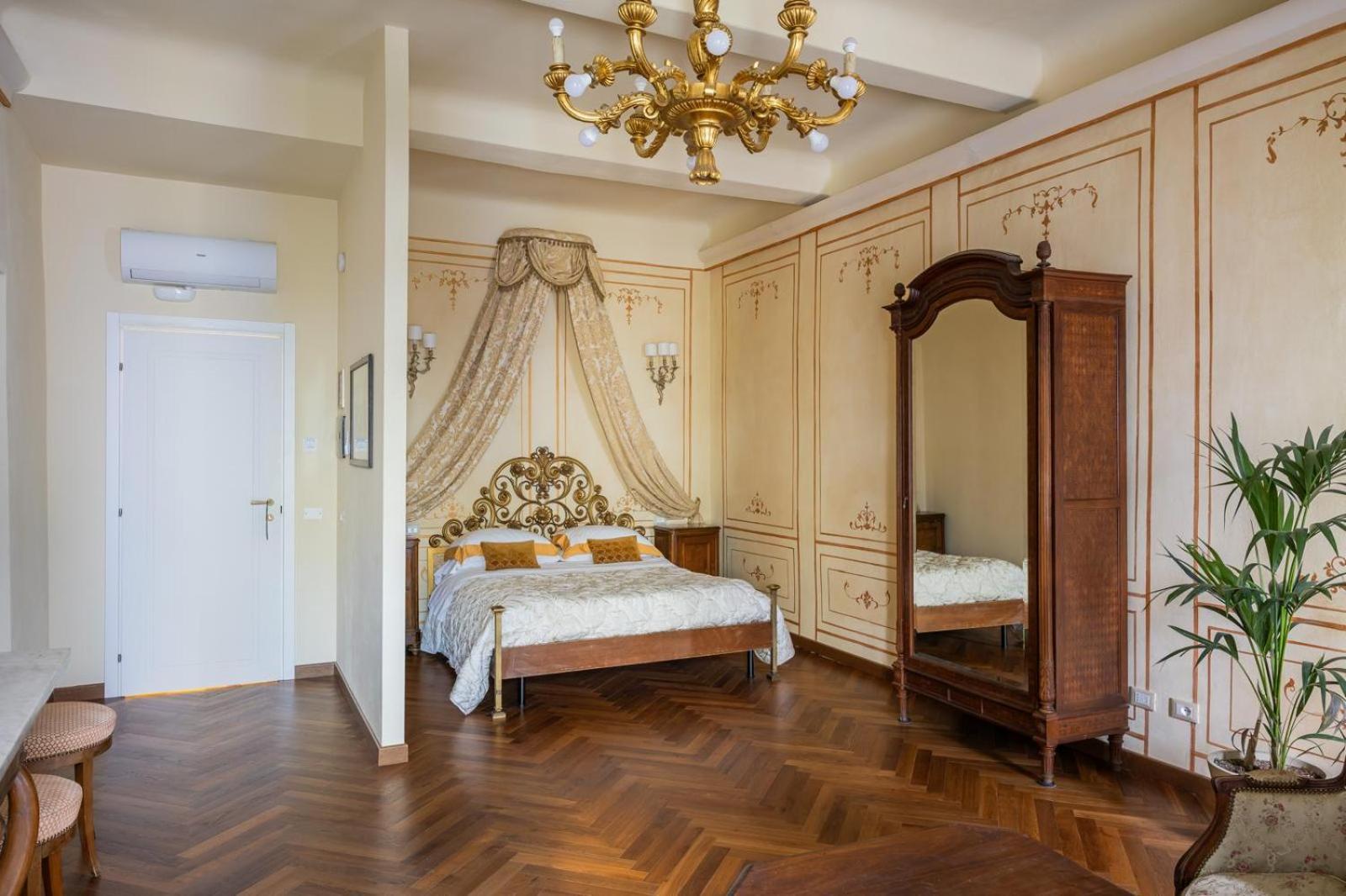 Palazzo Lari Sarzana Hotell Exteriör bild