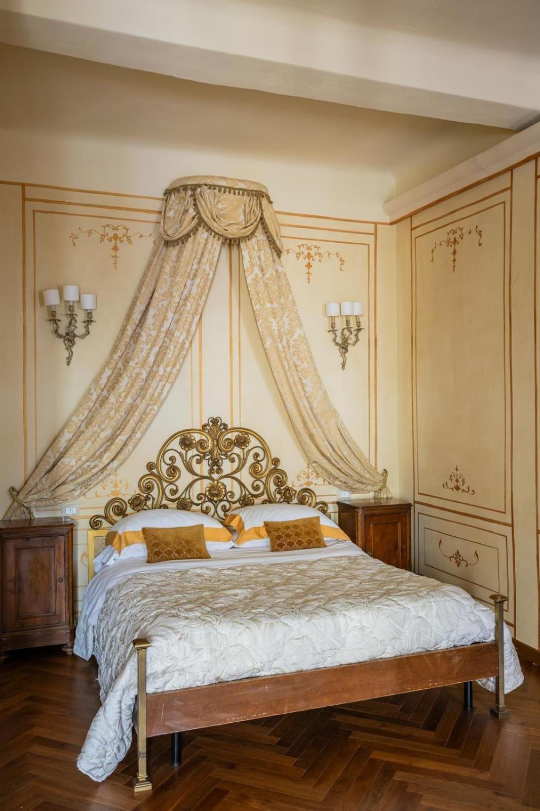 Palazzo Lari Sarzana Hotell Exteriör bild